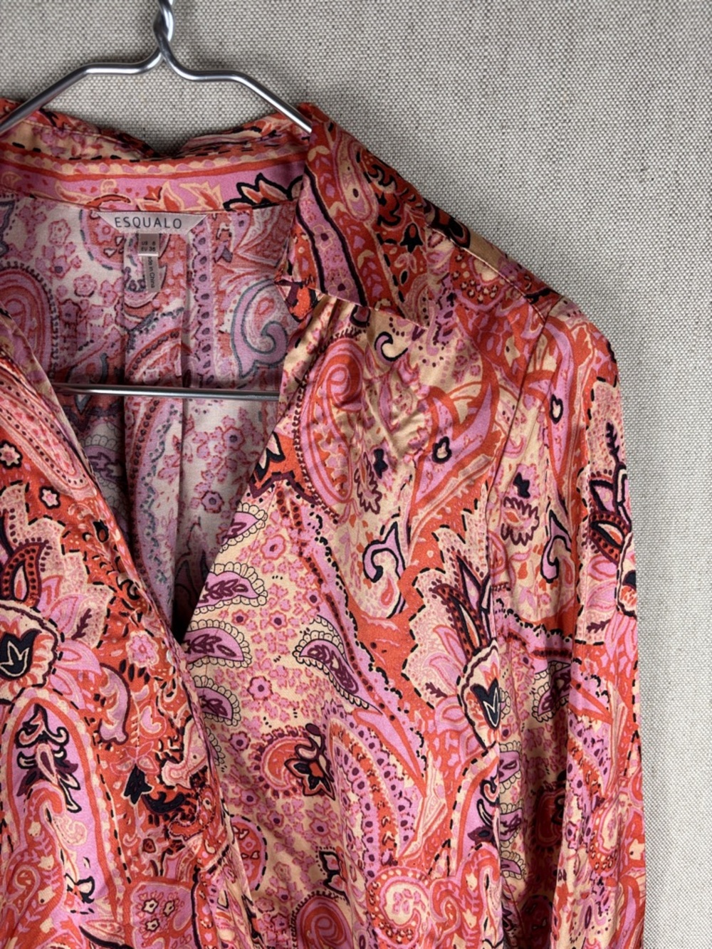 Esqualo > Pink Paisley Long-Sleeve V-Neck Blouse 6 - Picture 2 of 7